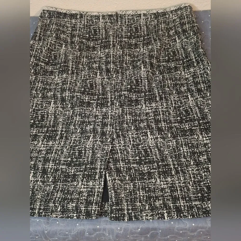 Calvin Klein Black and White Patterned Skirt size 10